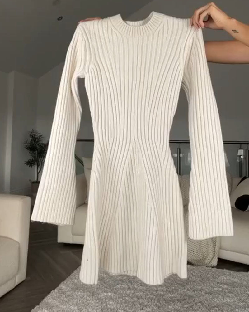 Vestido Suéter com Fenda e Manga Sino